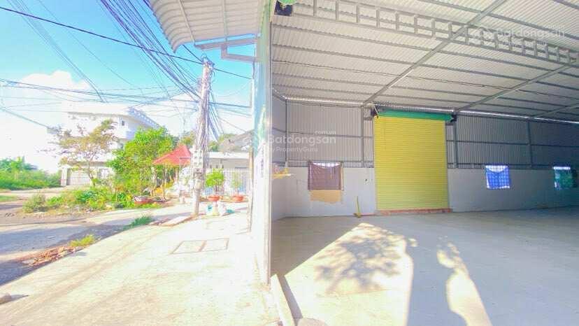 Cho thuê kho 200 m2 góc 2 mặt tiền kế xe ford 10 triệu