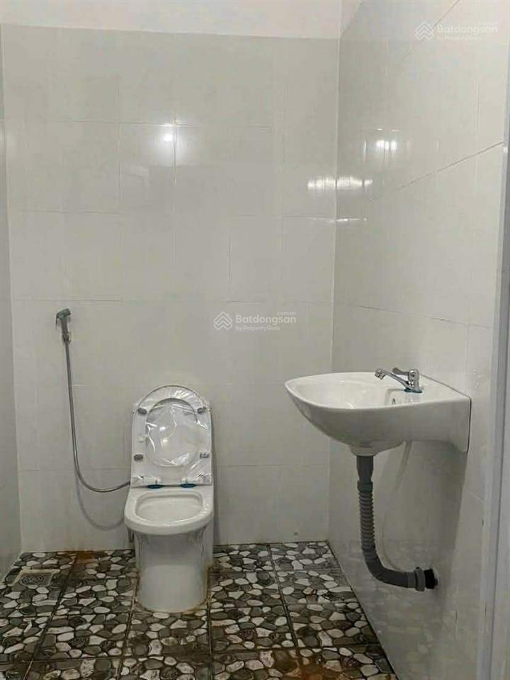Cho thuê kho 200 m2 trục chính khu phú an 13 triệu