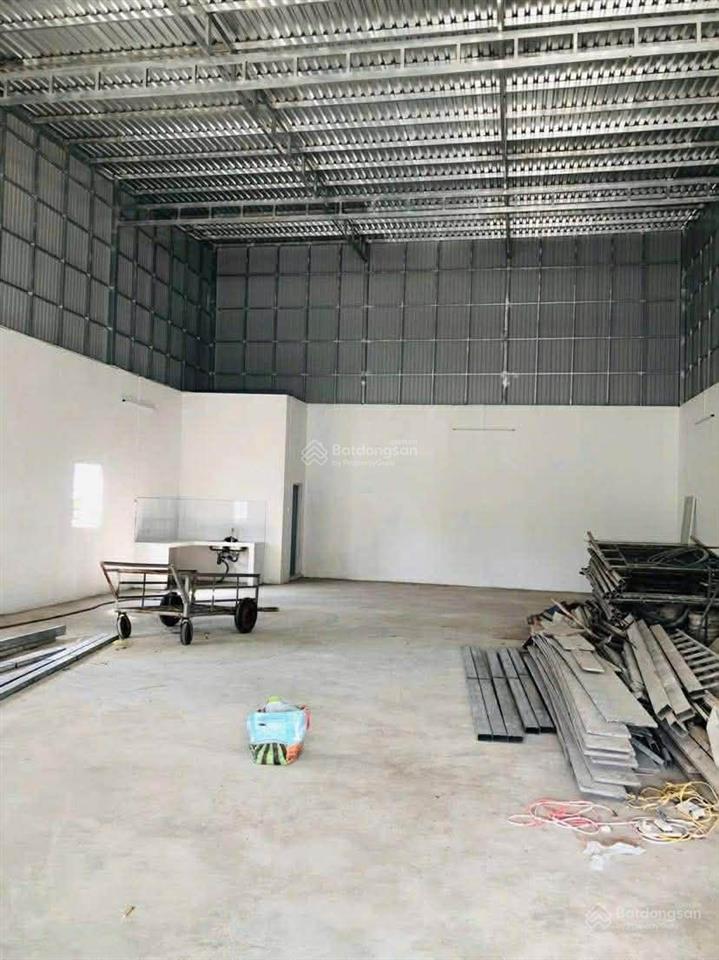 Cho thuê kho 200 m2 trục chính khu phú an 13 triệu