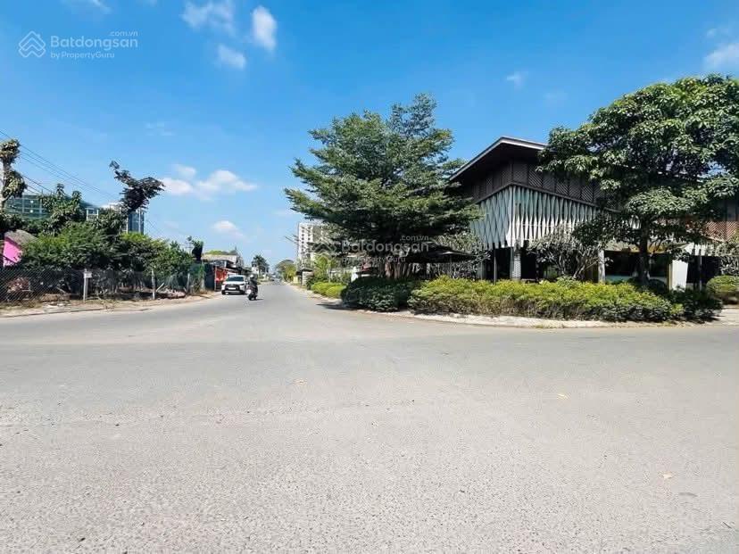 Cho thuê mặt bằng 1.400 m2 ngay góc khu cic8