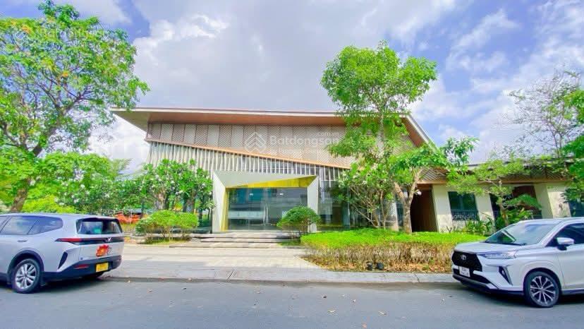 Cho thuê mặt bằng 1.400 m2 ngay góc khu cic8