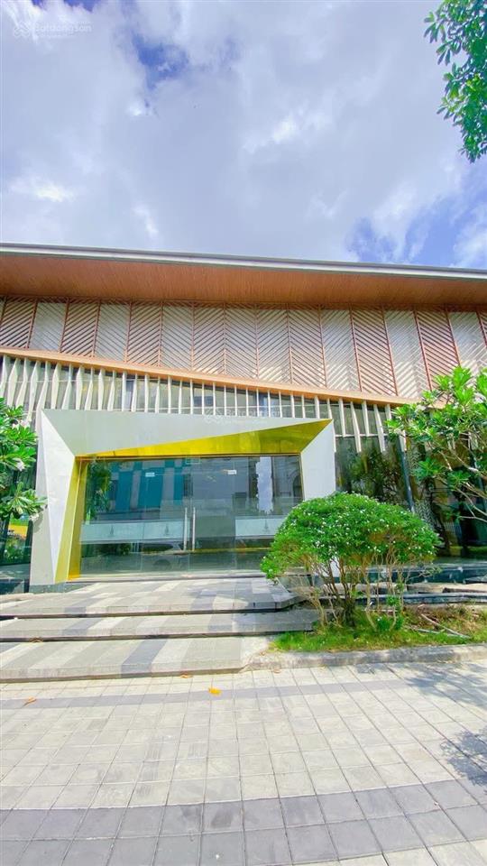 Cho thuê mặt bằng 1.400 m2 ngay góc khu cic8