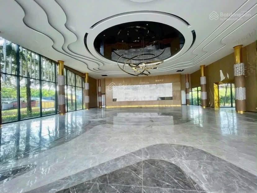 Cho thuê mặt bằng 1.400 m2 ngay góc khu cic8