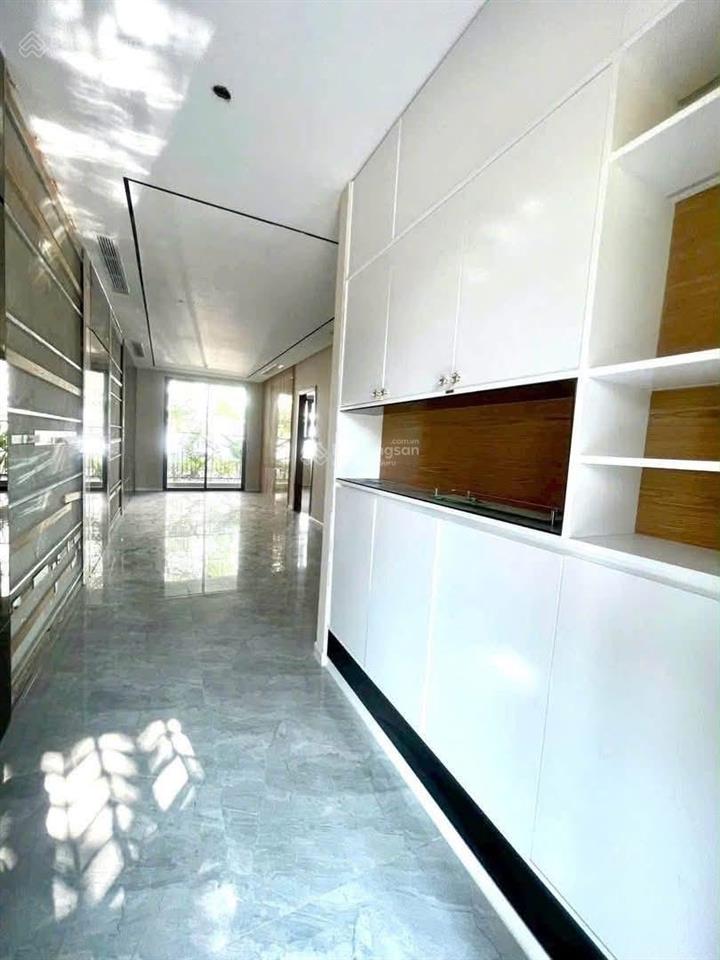 Cho thuê mặt bằng 1.400 m2 ngay góc khu cic8