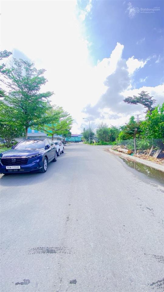 Cho thuê mặt bằng 1.400 m2 ngay góc khu cic8