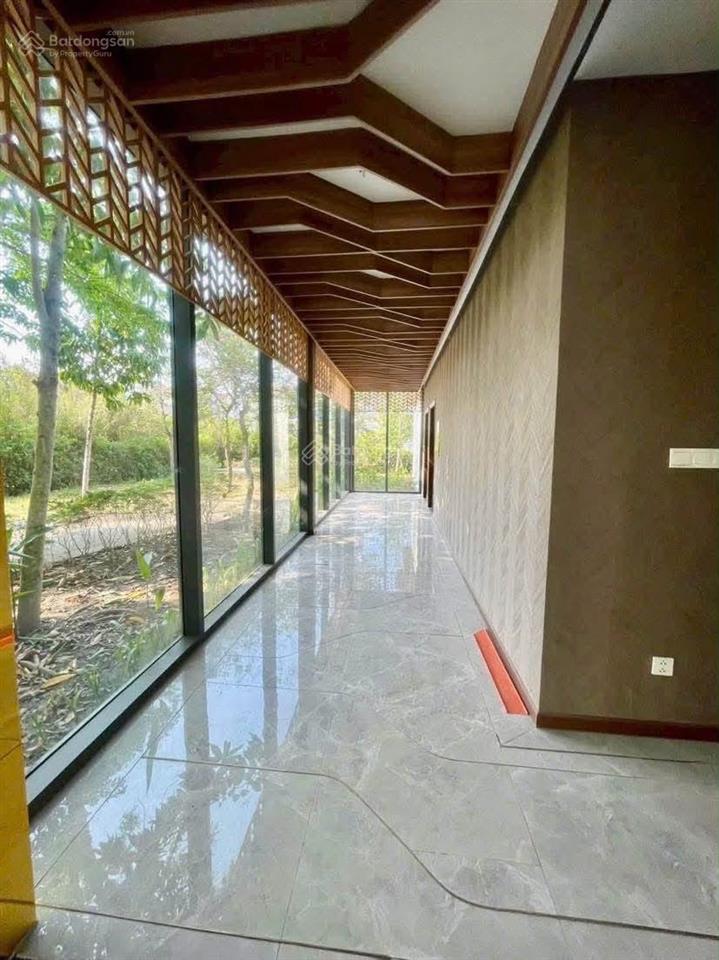 Cho thuê mặt bằng 1.400 m2 ngay góc khu cic8