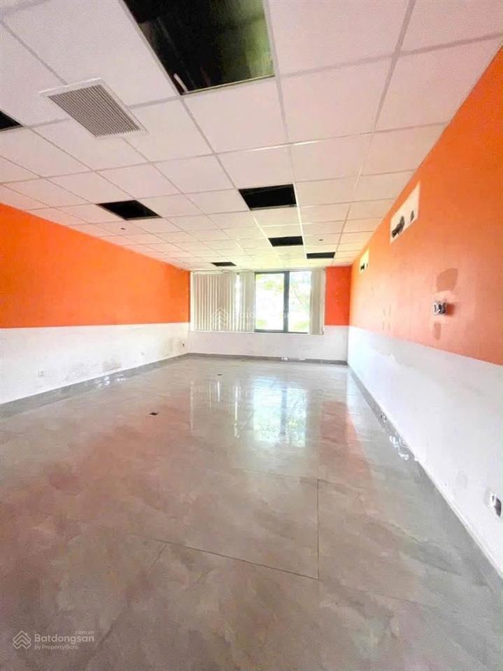 Cho thuê mặt bằng 1.400 m2 ngay góc khu cic8