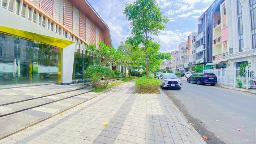 Cho thuê mặt bằng 1.400 m2 ngay góc khu cic8