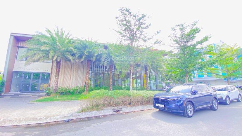 Cho thuê mặt bằng 1.400 m2 ngay góc khu cic8