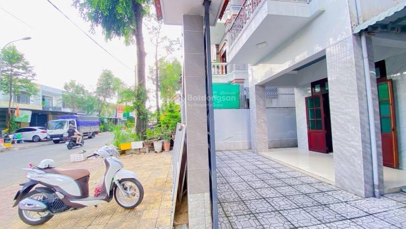 Cho thuê biệt thự có sân rộng gần xe ford tiện văn phòng 16 triệu