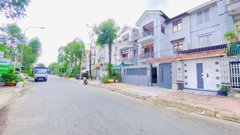 Cho thuê biệt thự có sân rộng gần xe ford tiện văn phòng 16 triệu