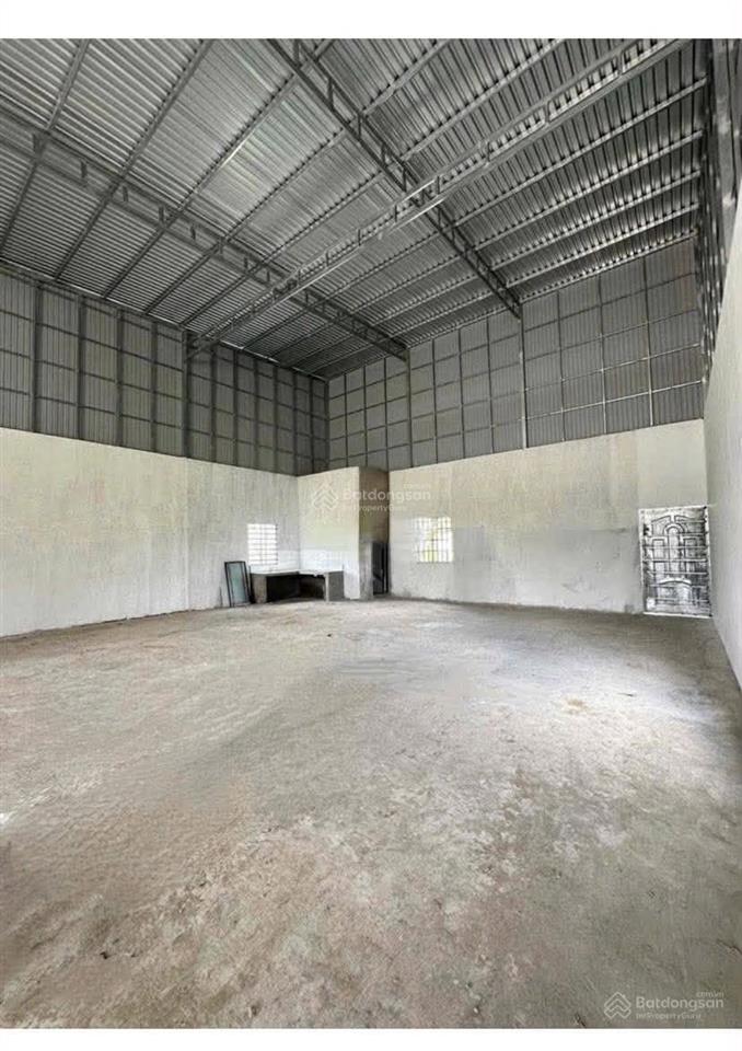 Cho thuê kho 200 m2 gần xe ford tiện chứa hàng 11 triệu