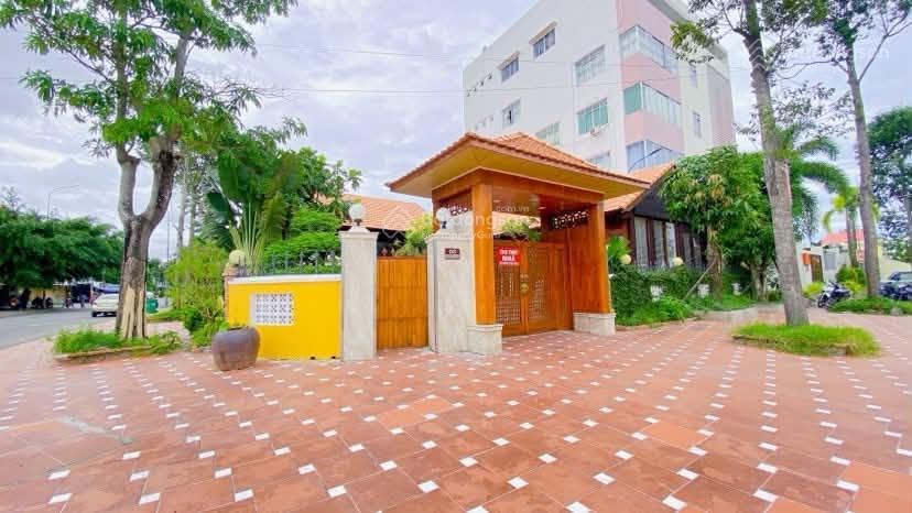 Cho thuê biệt thự 600 m2 có sân rộng kdc 586 tiện văn phòng