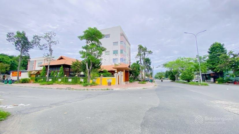 Cho thuê biệt thự 600 m2 có sân rộng kdc 586 tiện văn phòng