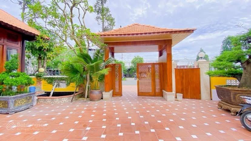 Cho thuê biệt thự 600 m2 có sân rộng kdc 586 tiện văn phòng
