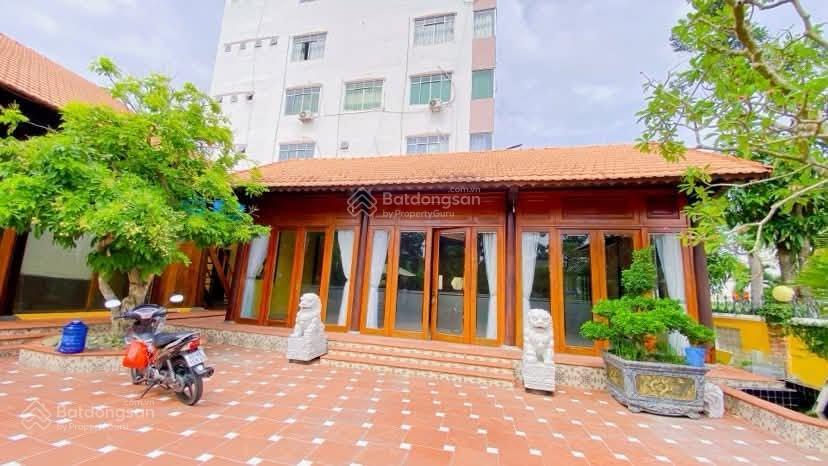 Cho thuê biệt thự 600 m2 có sân rộng kdc 586 tiện văn phòng