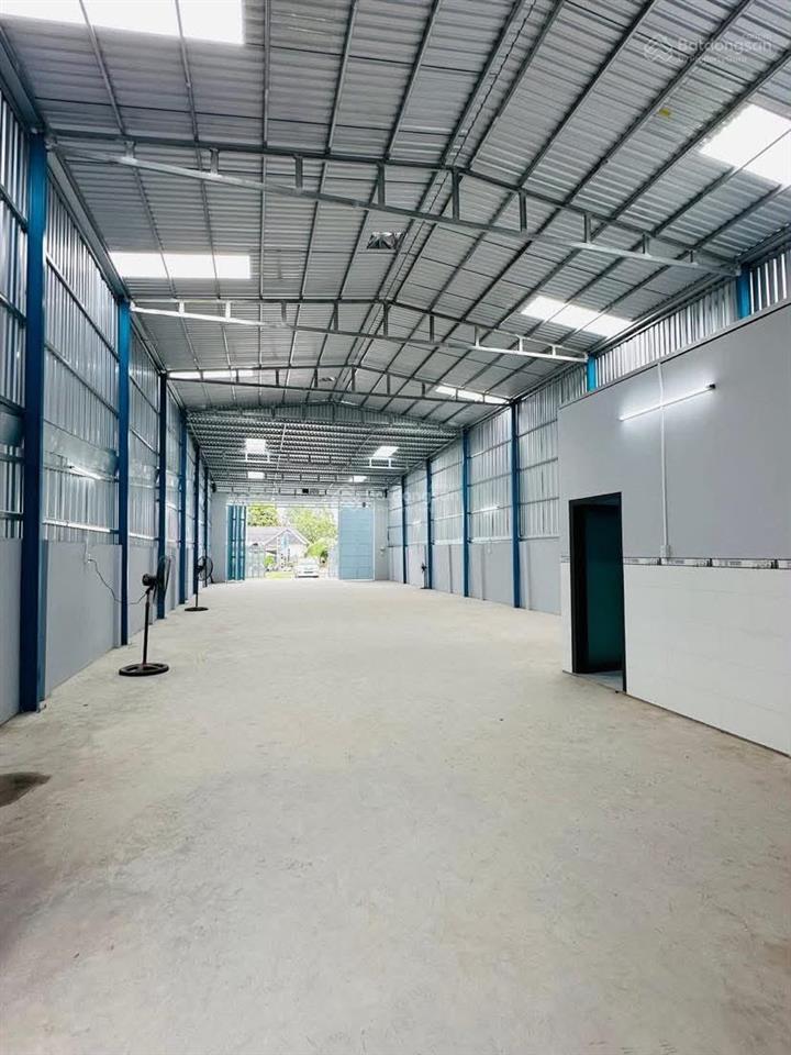 Cho thuê kho 360 m2 mới xây mặt tiền quốc lộ 61c