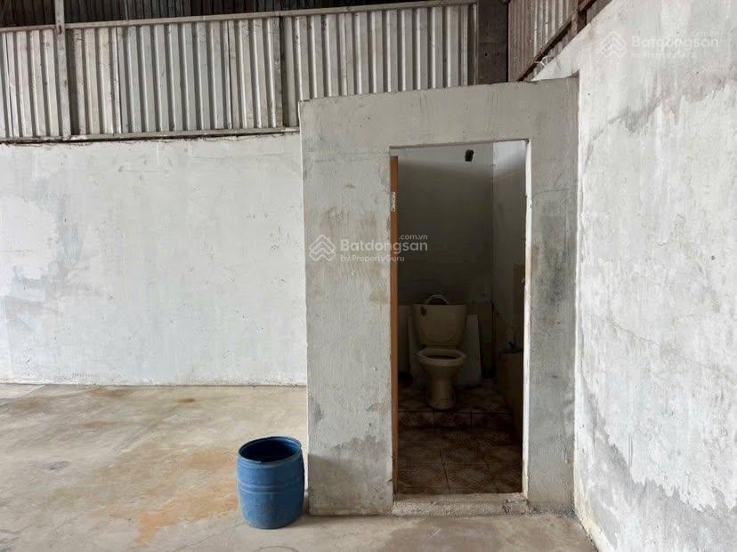 Cho thuê kho 200 m2 nguyễn văn linh có điện 3 pha 12 triệu