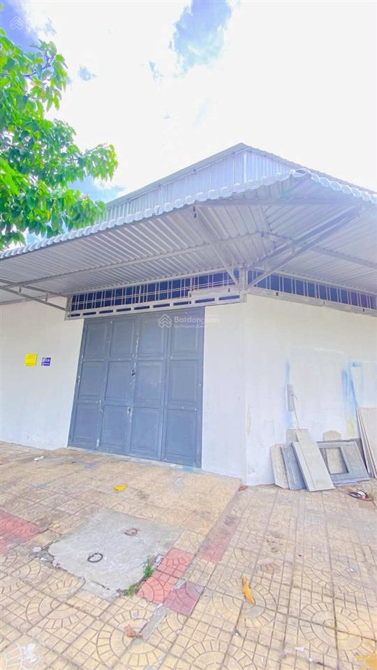 Cho thuê kho góc 2 mặt tiền mới xây kế xe honda