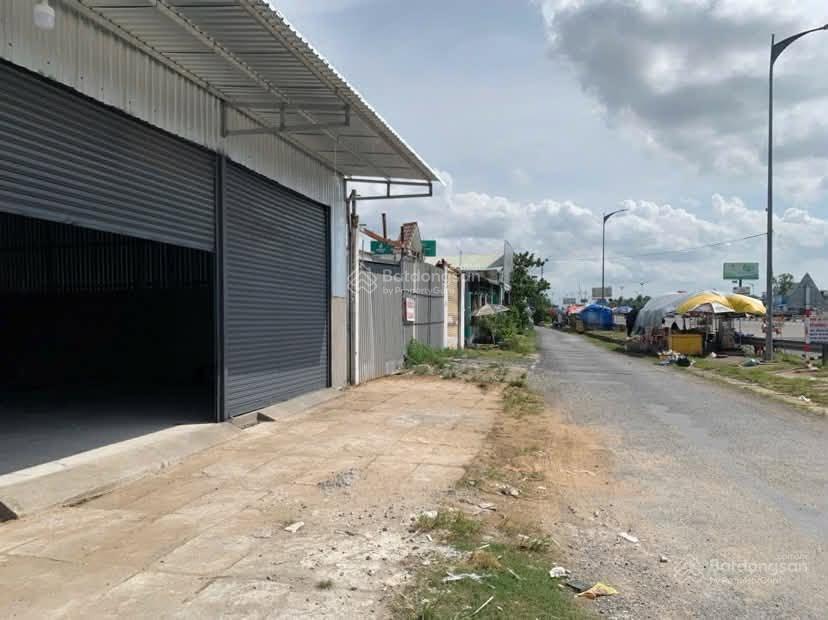 Cho thuê kho 234 m2 kế cầu cần thơ 12 triệu tiện công ty