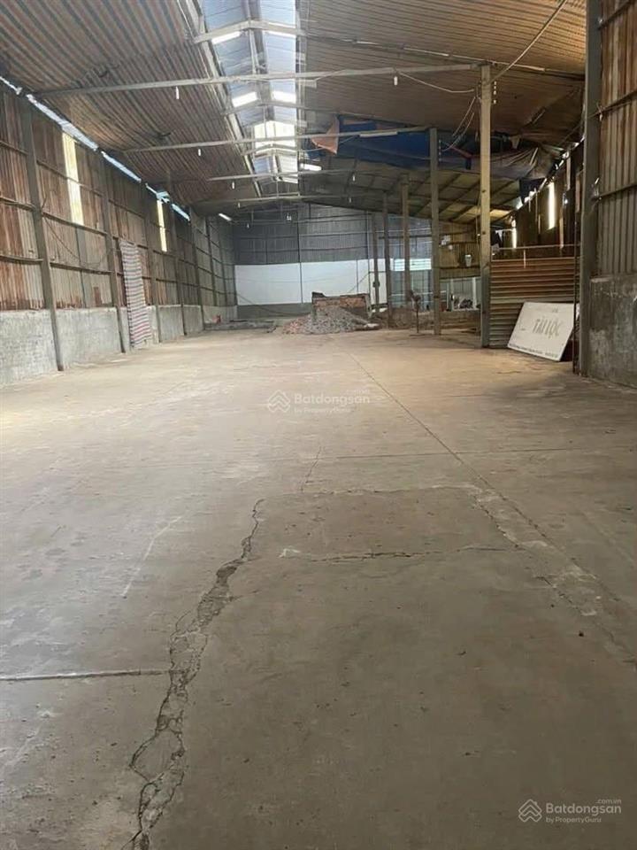 Cho thuê kho 1.300 m2 mặt tiền lộ vòng cung 30 triệu có điện 3 pha