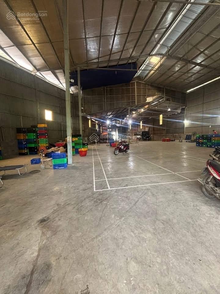 Cho thuê kho 1.300 m2 mặt tiền lộ vòng cung 30 triệu có điện 3 pha