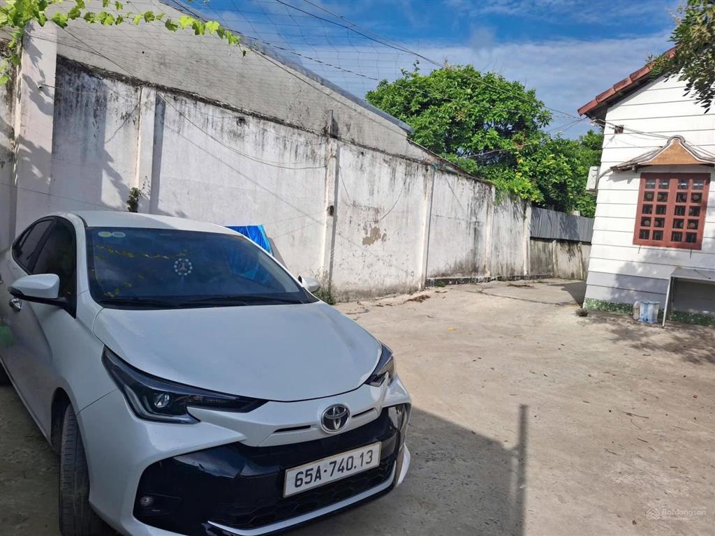 Cho thuê 400 m2 nhà có sân rộng nguyễn văn linh 10 triệu