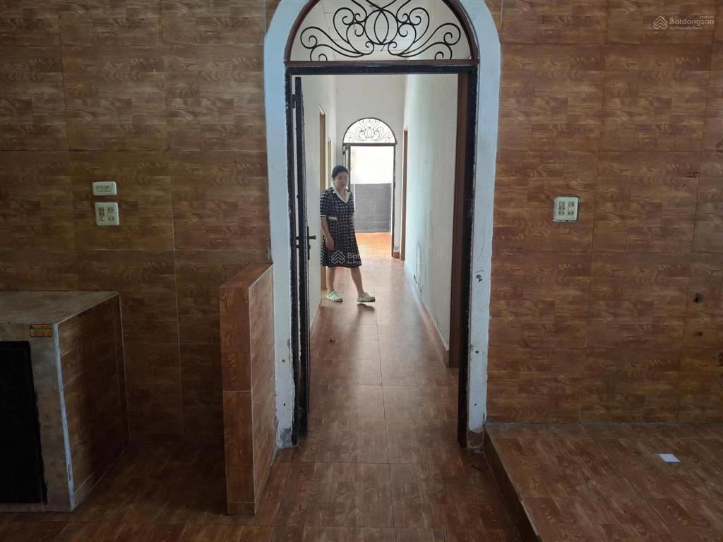 Cho thuê 400 m2 nhà có sân rộng nguyễn văn linh 10 triệu