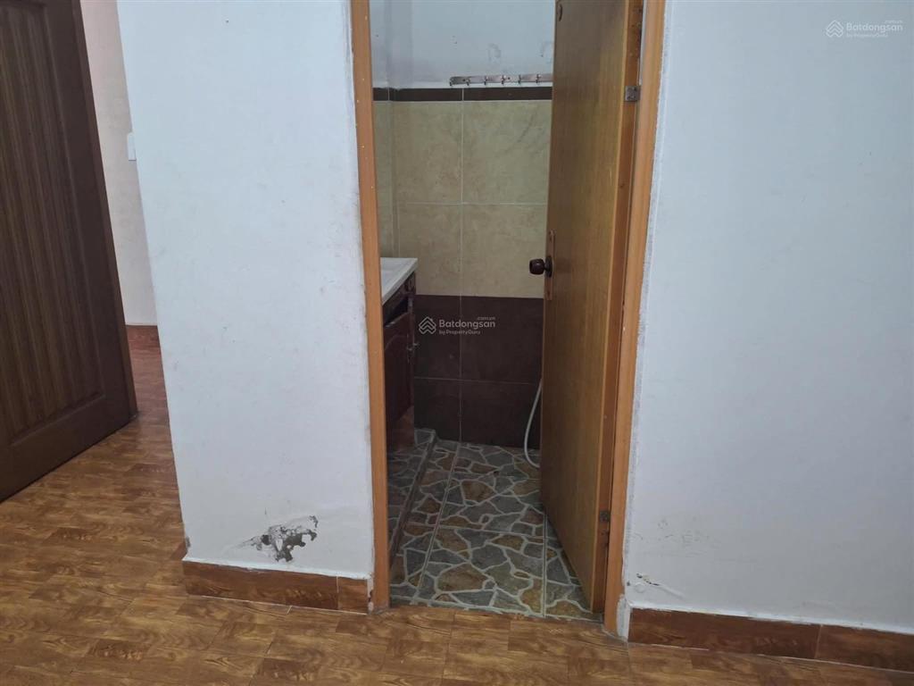 Cho thuê 400 m2 nhà có sân rộng nguyễn văn linh 10 triệu