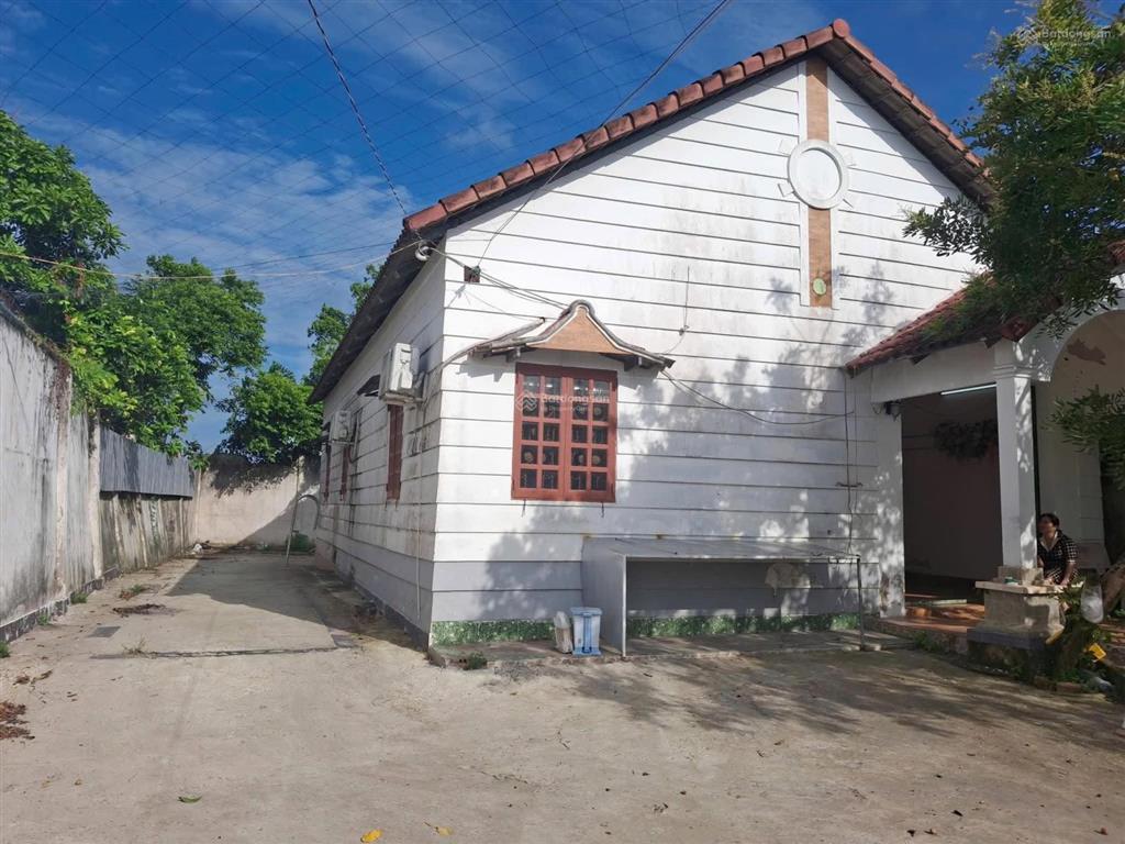 Cho thuê 400 m2 nhà có sân rộng nguyễn văn linh 10 triệu