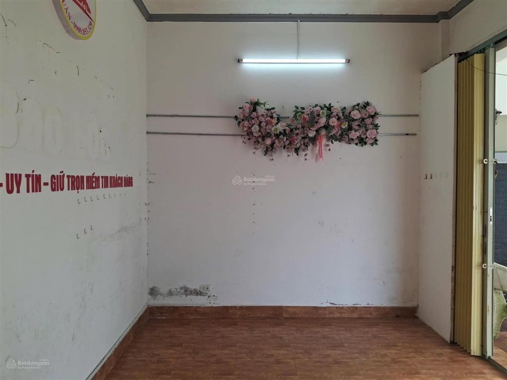 Cho thuê 400 m2 nhà có sân rộng nguyễn văn linh 10 triệu