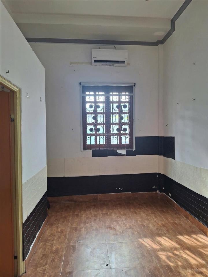 Cho thuê 400 m2 nhà có sân rộng nguyễn văn linh 10 triệu