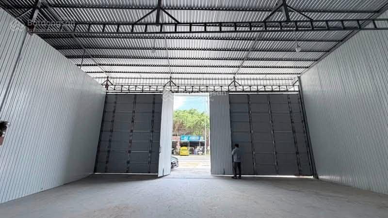 Cho thuê kho 500m2 mặt tiền nguyễn văn linh có điện 3 pha