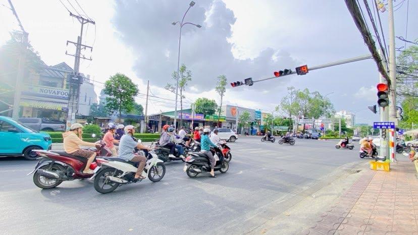 Cho thuê nhà 3 tầng mặt tiền nguyễn văn cừ tiện văn phòng 17 triệu