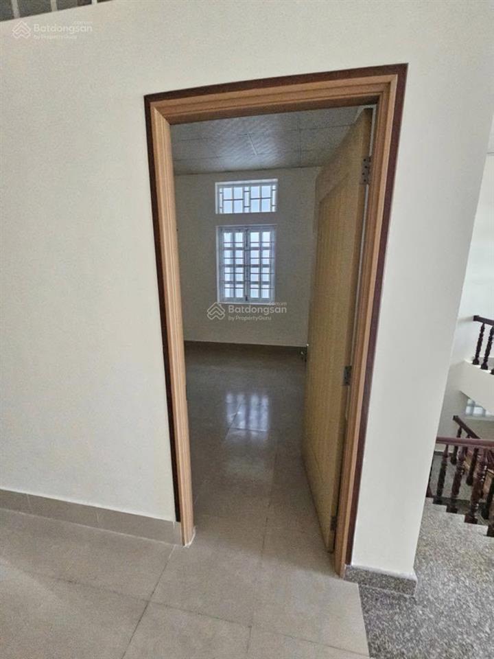 Cho thuê nhà ngang 8m kế đại học cần thơ tiện văn phòng