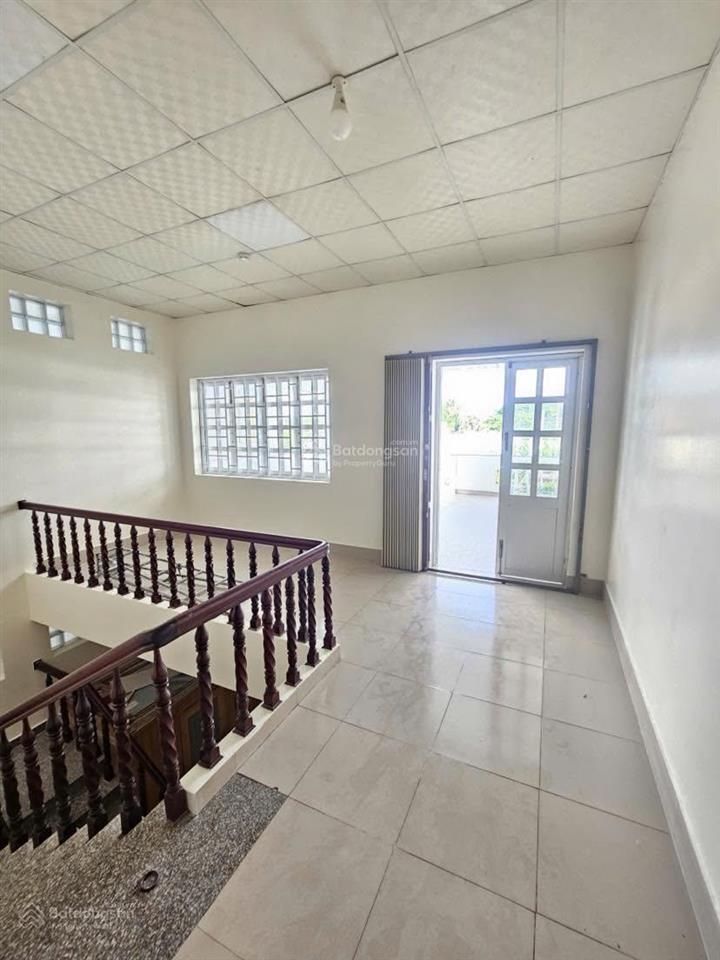 Cho thuê nhà ngang 8m kế đại học cần thơ tiện văn phòng