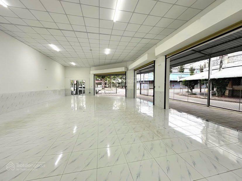 Cho thuê kho 250 m2 góc 2 mặt tiền kdc ngân thuận 14 triệu