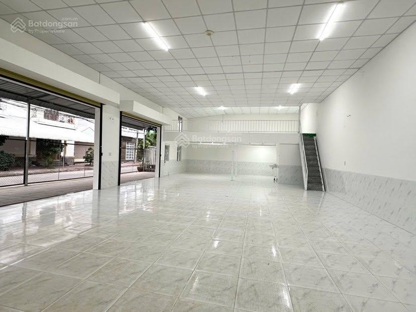 Cho thuê kho 250 m2 góc 2 mặt tiền kdc ngân thuận 14 triệu
