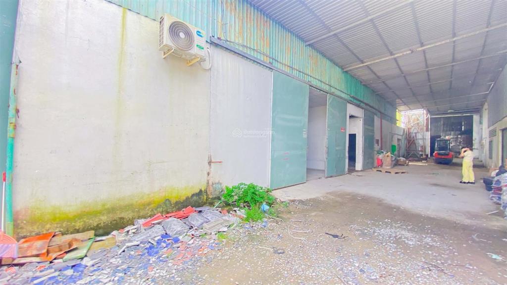 Cho thuê kho 550 m2 quốc lộ 1a tiện chứa hàng 20 triệu