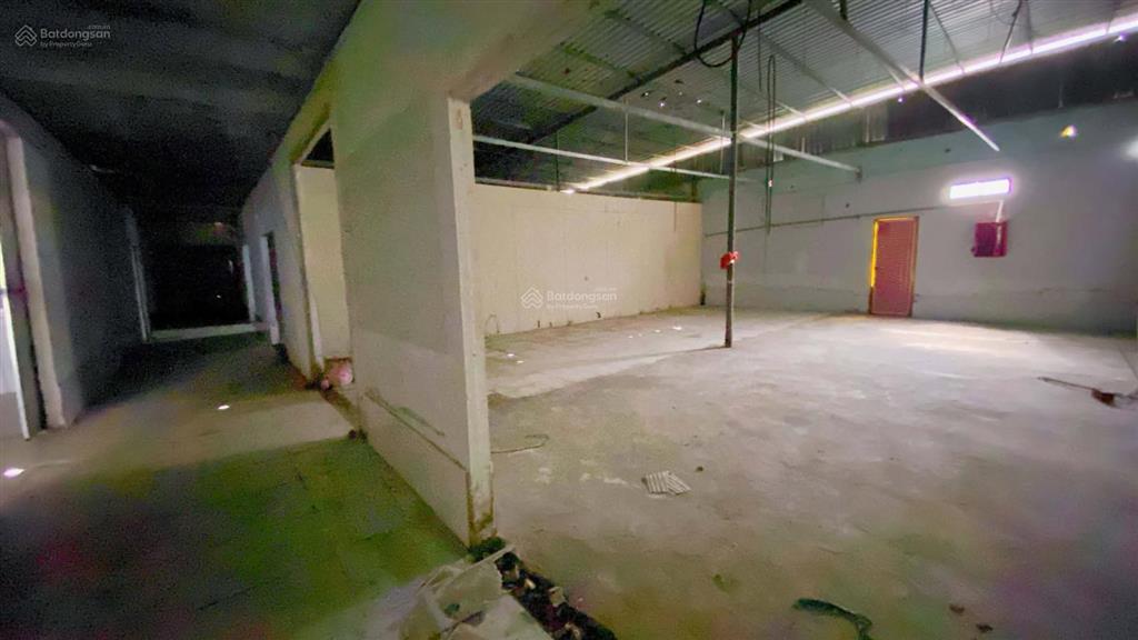 Cho thuê kho 550 m2 quốc lộ 1a tiện chứa hàng 20 triệu