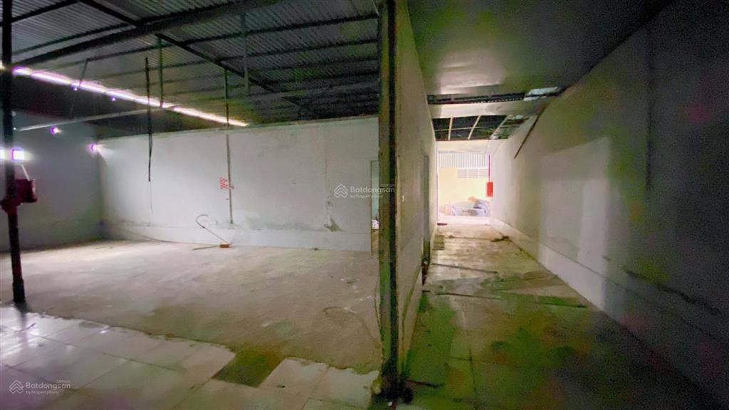 Cho thuê kho 550 m2 quốc lộ 1a tiện chứa hàng 20 triệu