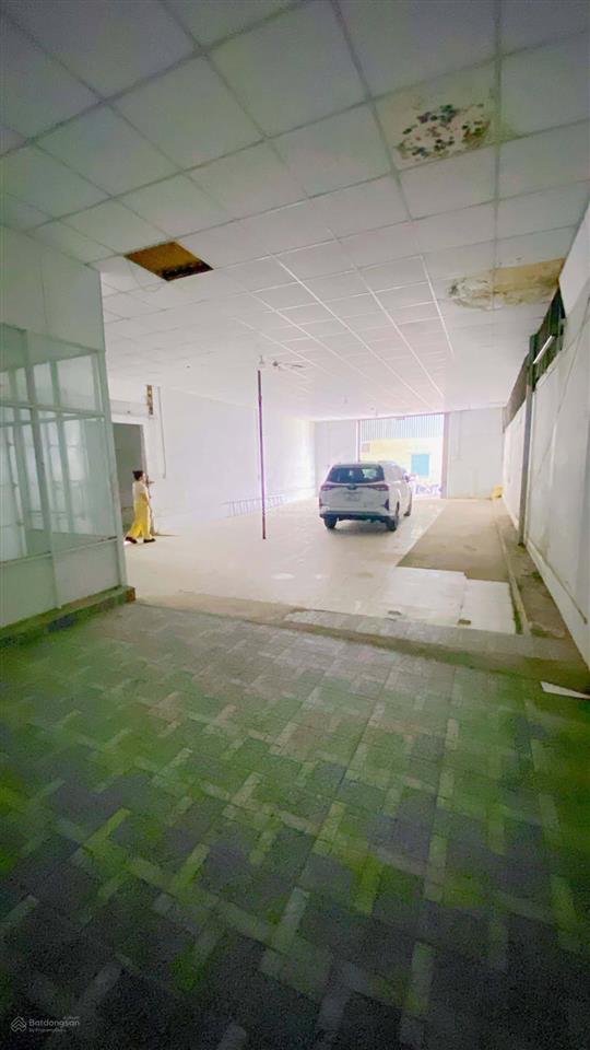 Cho thuê kho 550 m2 quốc lộ 1a tiện chứa hàng 20 triệu