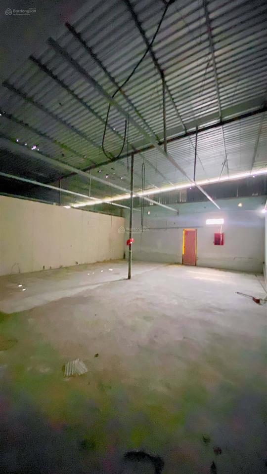 Cho thuê kho 550 m2 quốc lộ 1a tiện chứa hàng 20 triệu
