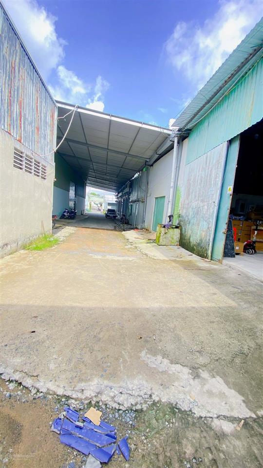 Cho thuê kho 550 m2 quốc lộ 1a tiện chứa hàng 20 triệu
