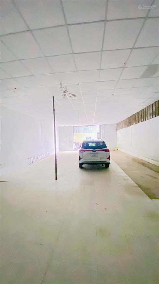 Cho thuê kho 550 m2 quốc lộ 1a tiện chứa hàng 20 triệu