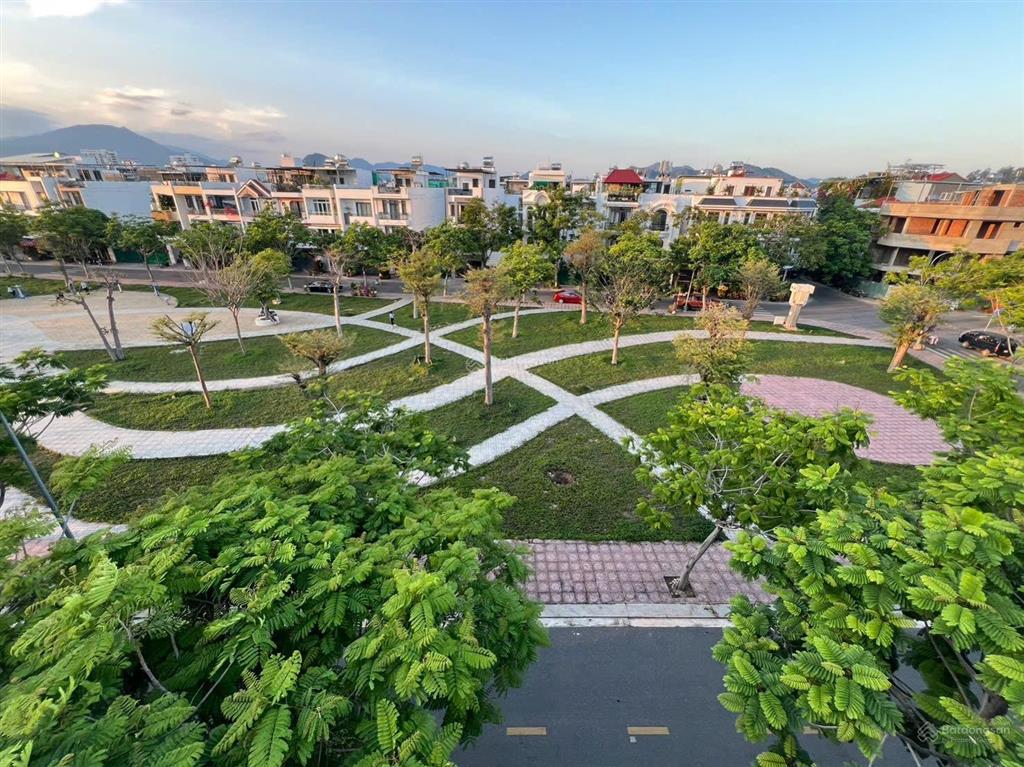 Bán nhà đẹp hà quang 2 nha trang đối diện công viên. đường số 12a