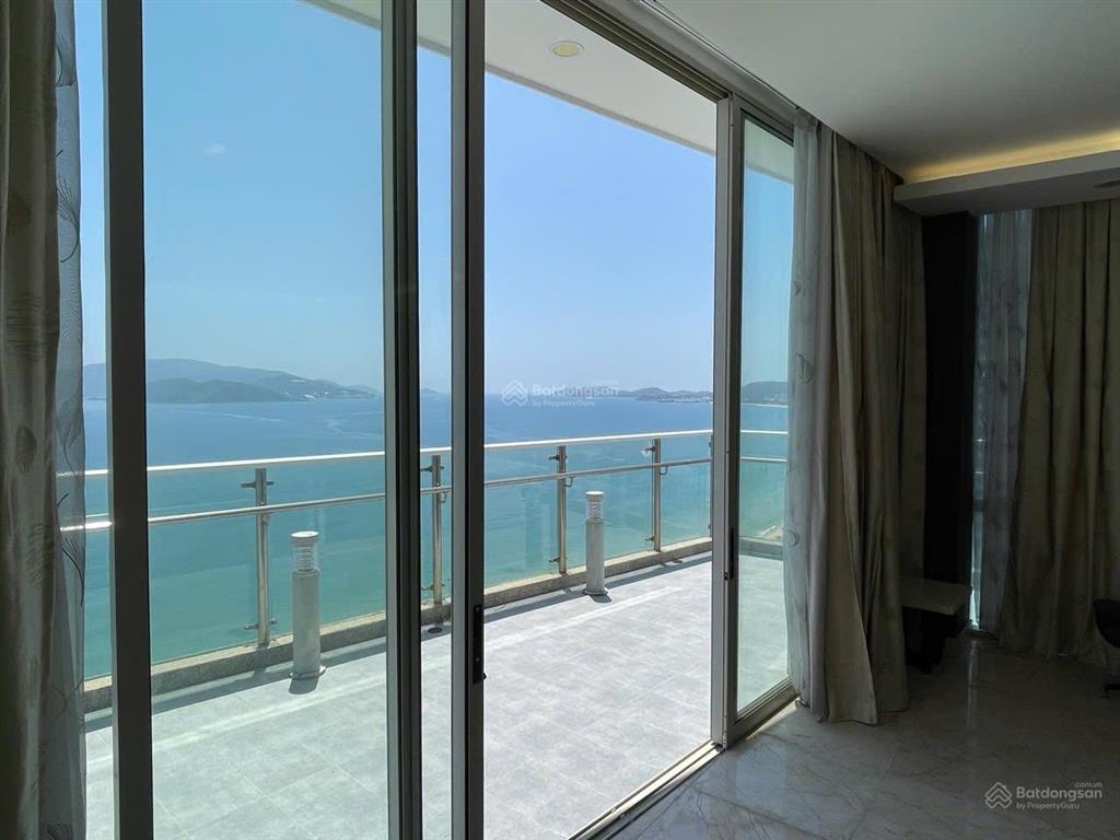 Bán căn hộ view trực diện biển trần phú nha trang center 3 phòng ngủ 462m2 (có sổ hồng)