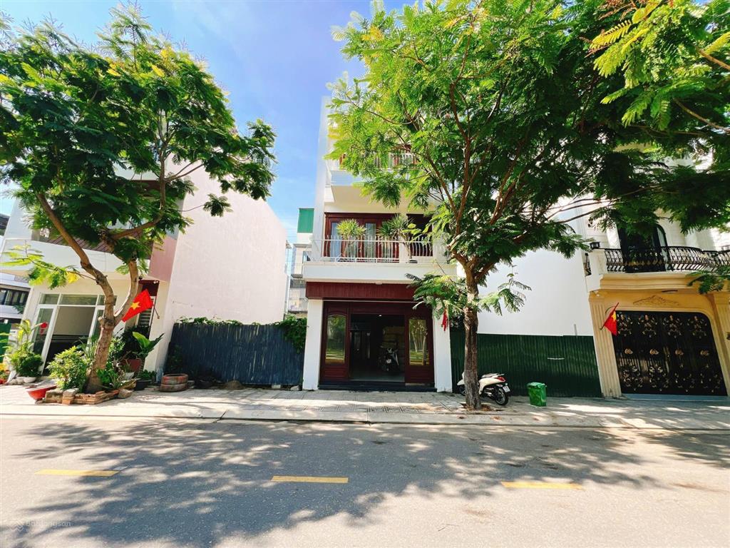 Bán nhà hà quang 2 nha trang đối diện công viên.