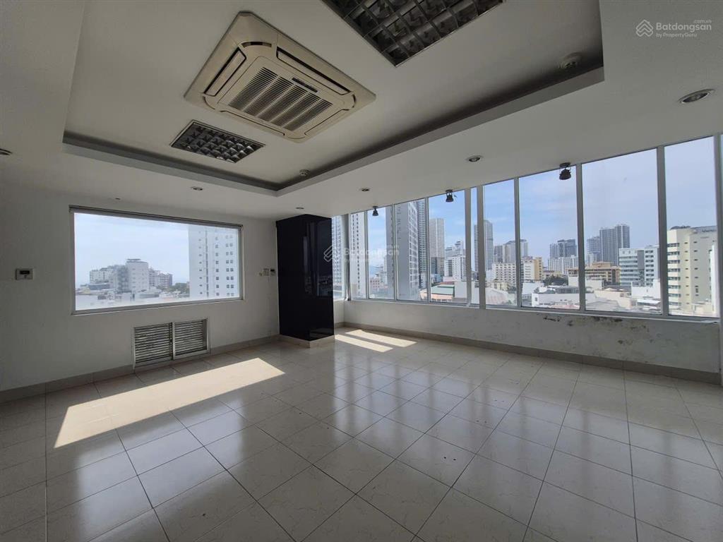 Cho thuê mặt bằng văn phòng tầng 8 (hướng biển) tòa nhà nha trang tower tại trung tâm tp nha trang