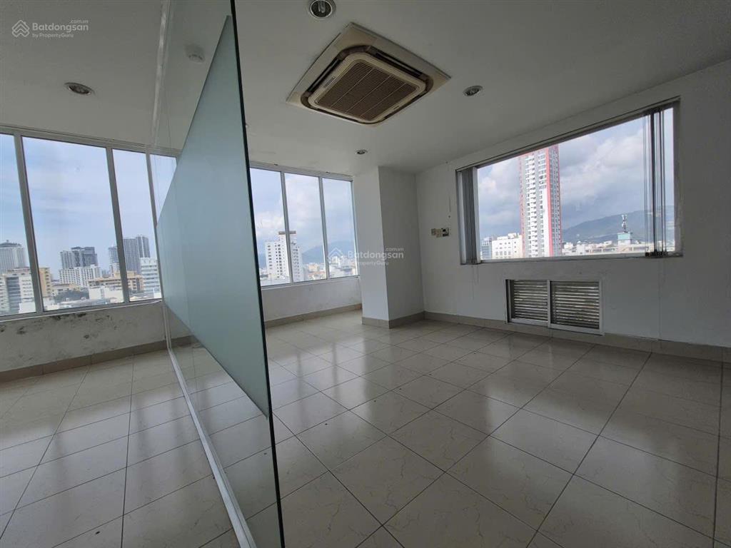 Cho thuê mặt bằng văn phòng tầng 8 (hướng biển) tòa nhà nha trang tower tại trung tâm tp nha trang